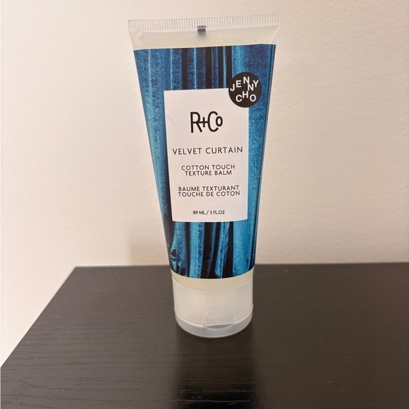 R+Co Velvet Curtain Texture Balm - Picture 2 of 4